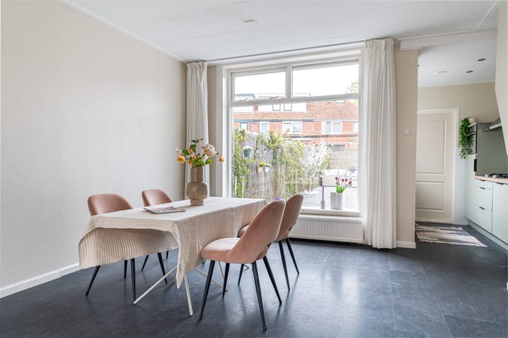 Photo 6 of Adriaen Brouwerstraat 41