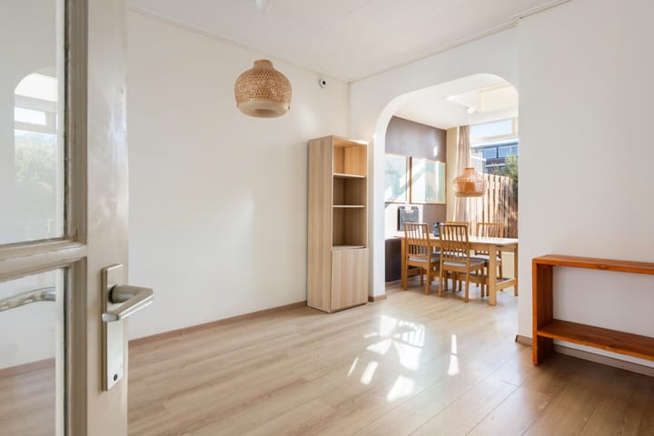 Foto 9 van van Middelantstraat 8