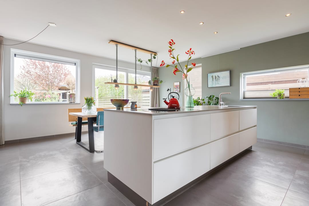 Photo 2 of Boterbloem 2