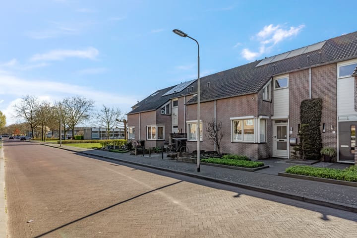 Photo 32 of Troelstrastraat 3