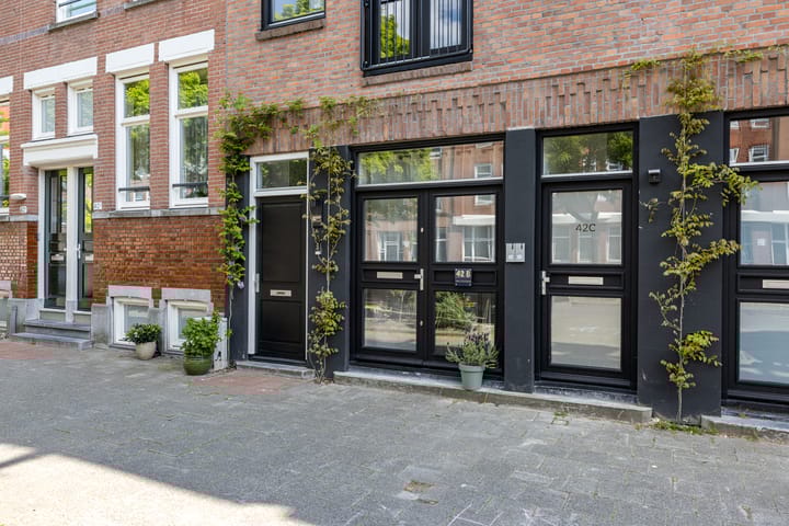 Photo 2 of Nieuwe Crooswijkseweg 42-B