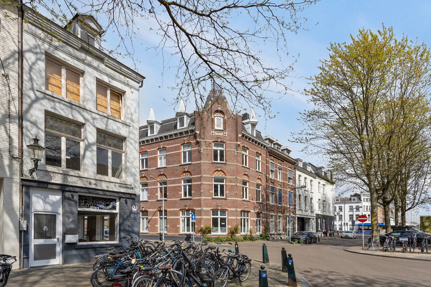 Bekijk foto 2 van Hoogbrugstraat 2