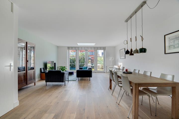 Foto 2 van Helmbloemlaan 6