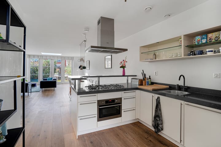 Foto 3 van Helmbloemlaan 6