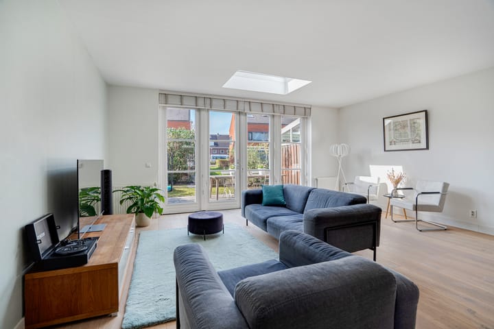 Foto 8 van Helmbloemlaan 6