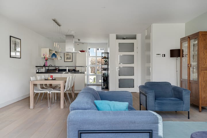 Foto 11 van Helmbloemlaan 6