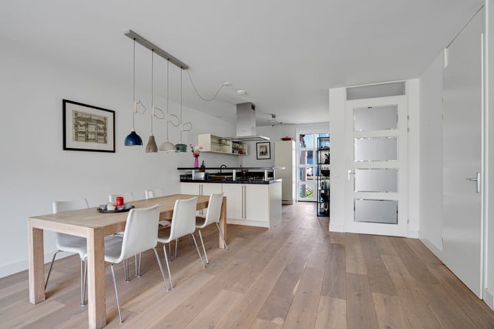 Foto 14 van Helmbloemlaan 6