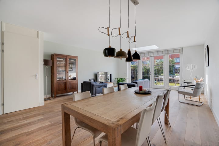 Foto 15 van Helmbloemlaan 6