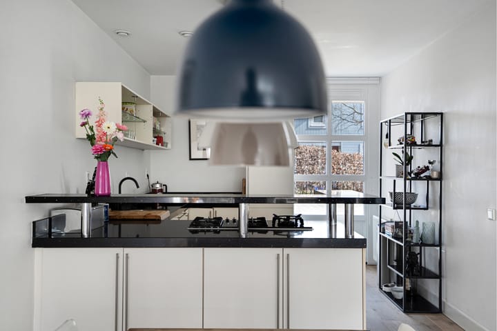 Foto 16 van Helmbloemlaan 6