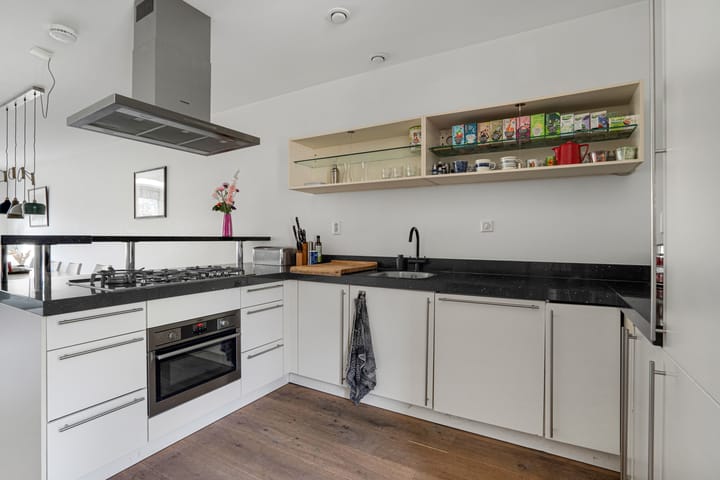 Foto 18 van Helmbloemlaan 6