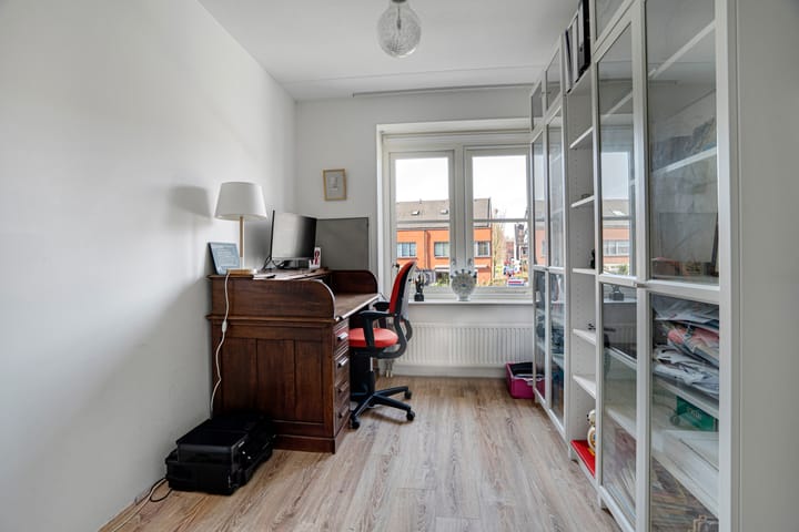 Foto 26 van Helmbloemlaan 6