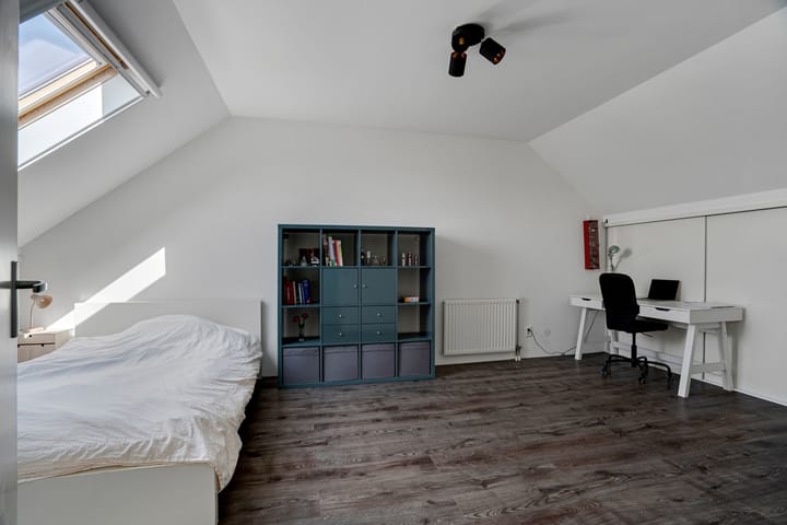 Foto 30 van Helmbloemlaan 6