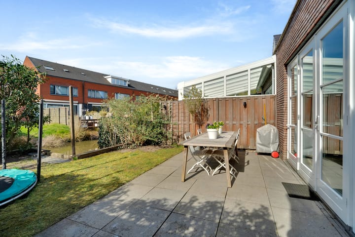 Foto 37 van Helmbloemlaan 6