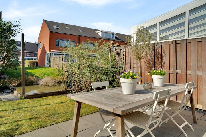 Foto 38 van Helmbloemlaan 6