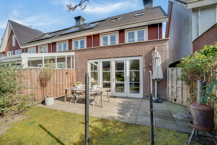 Foto 41 van Helmbloemlaan 6