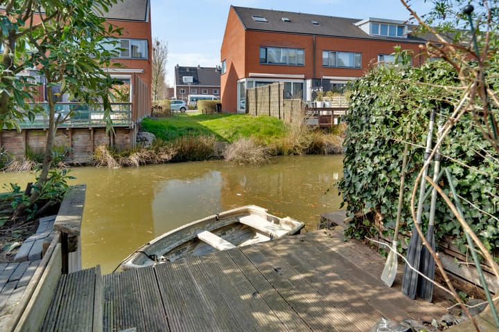 Foto 42 van Helmbloemlaan 6