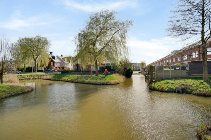 Foto 44 van Helmbloemlaan 6