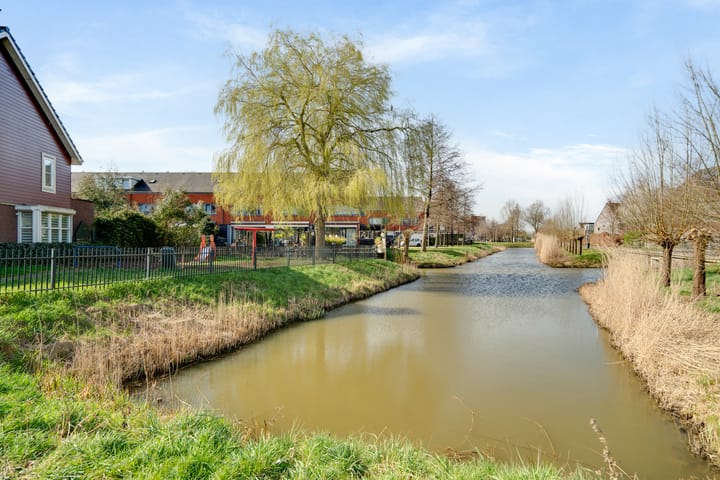 Foto 46 van Helmbloemlaan 6