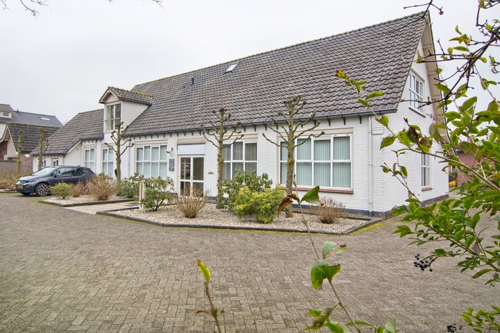 Dorpsstraat 8