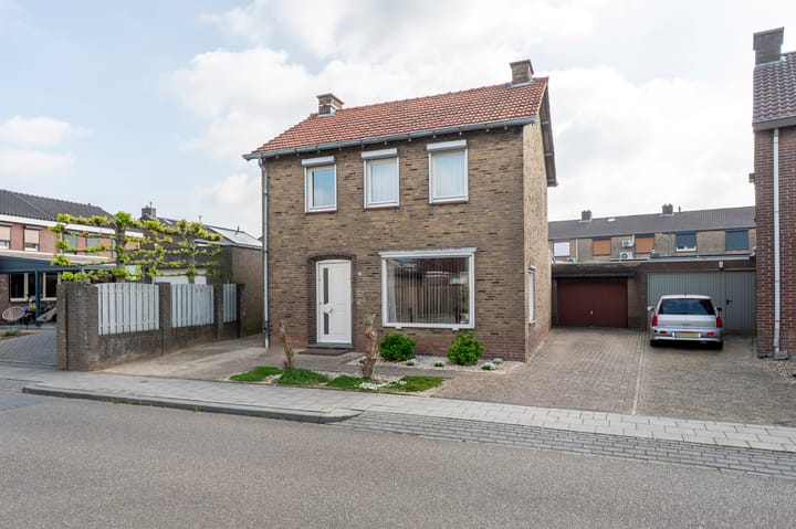 Foto 1 van Doctor Poelsstraat 16