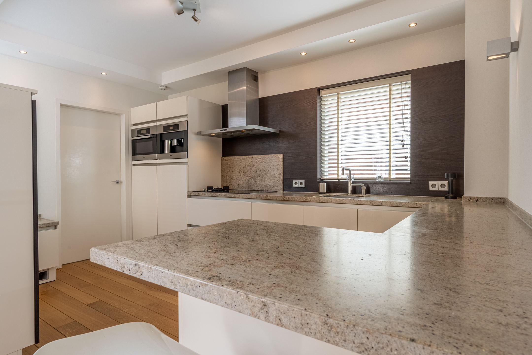 Photo 12 of Zeggegors 28