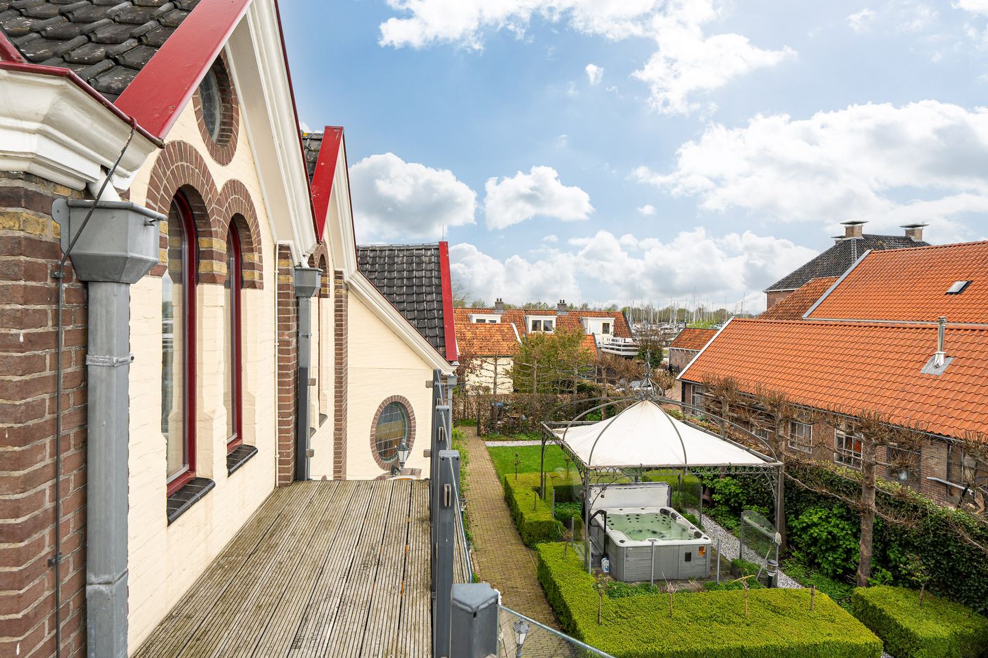 Foto 10 van Iewâl 1