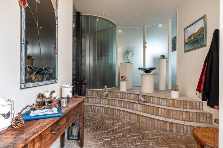 Photo 33 of Iewâl 1