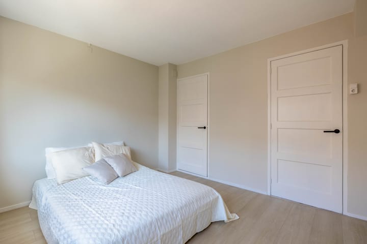 Photo 21 of Kortenaerstraat 4-A