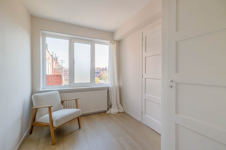 Photo 27 of Kortenaerstraat 4-A