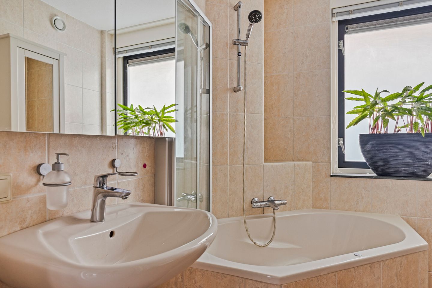 Photo 19 of Marius Richtersstraat 38