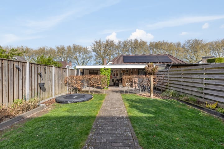 Foto 9 van Gravekamp 1