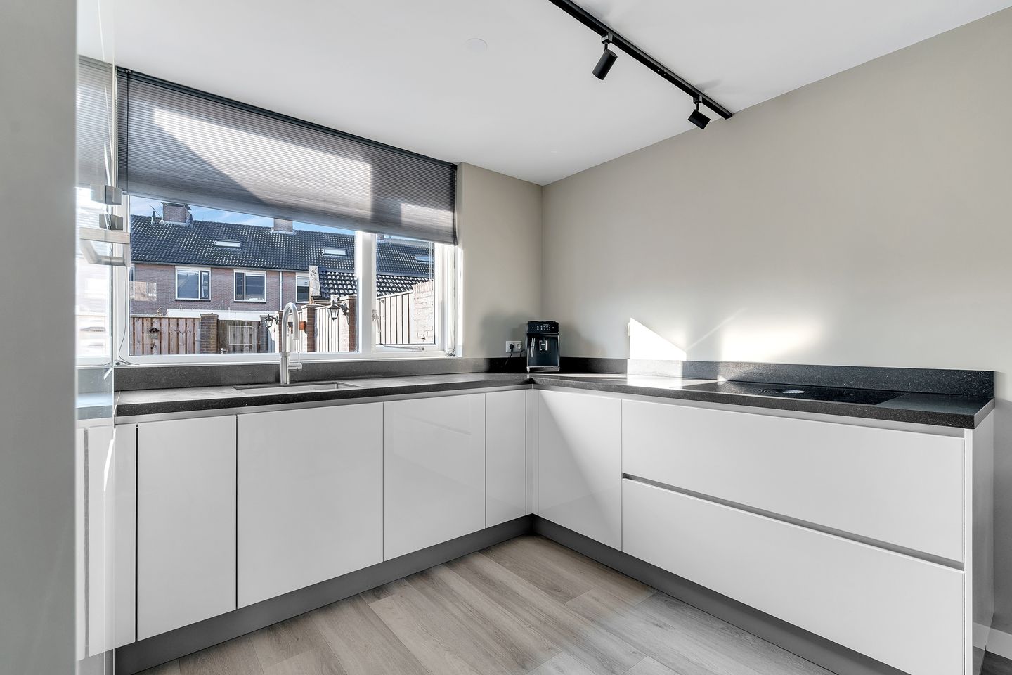 Foto 10 van Weegbree 11