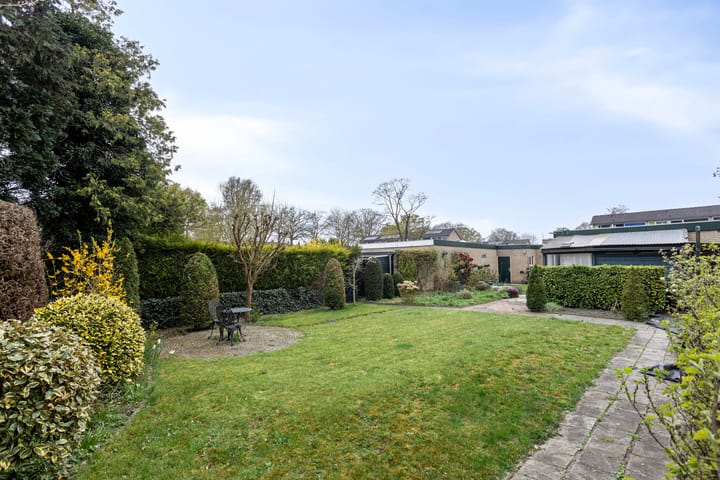 Foto 36 van van Essenstraat 32