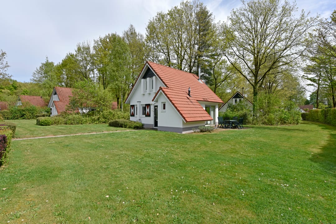 Foto 2 van Zwembadweg 1-077