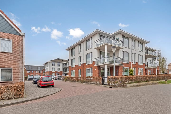 Foto 2 van Bloemenhof 61