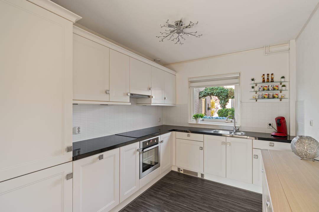 Photo 11 of Ferdinand Huyckburg 46