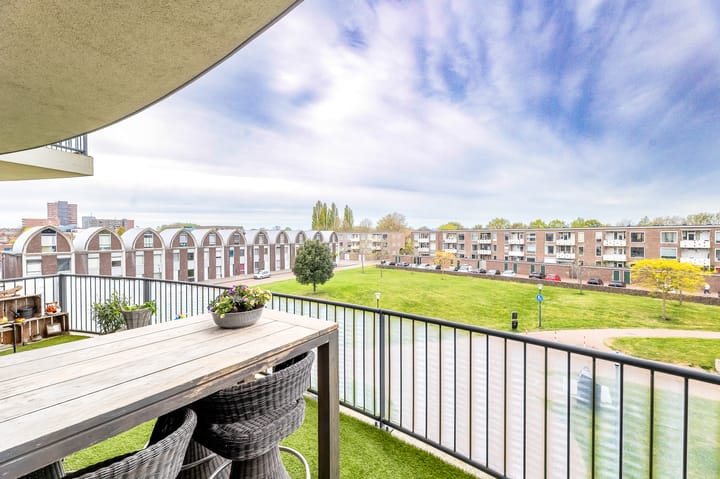 Photo 11 of Antoni Gaudipark 28