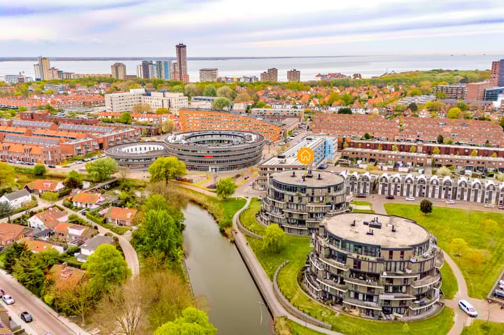 Photo 33 of Antoni Gaudipark 28