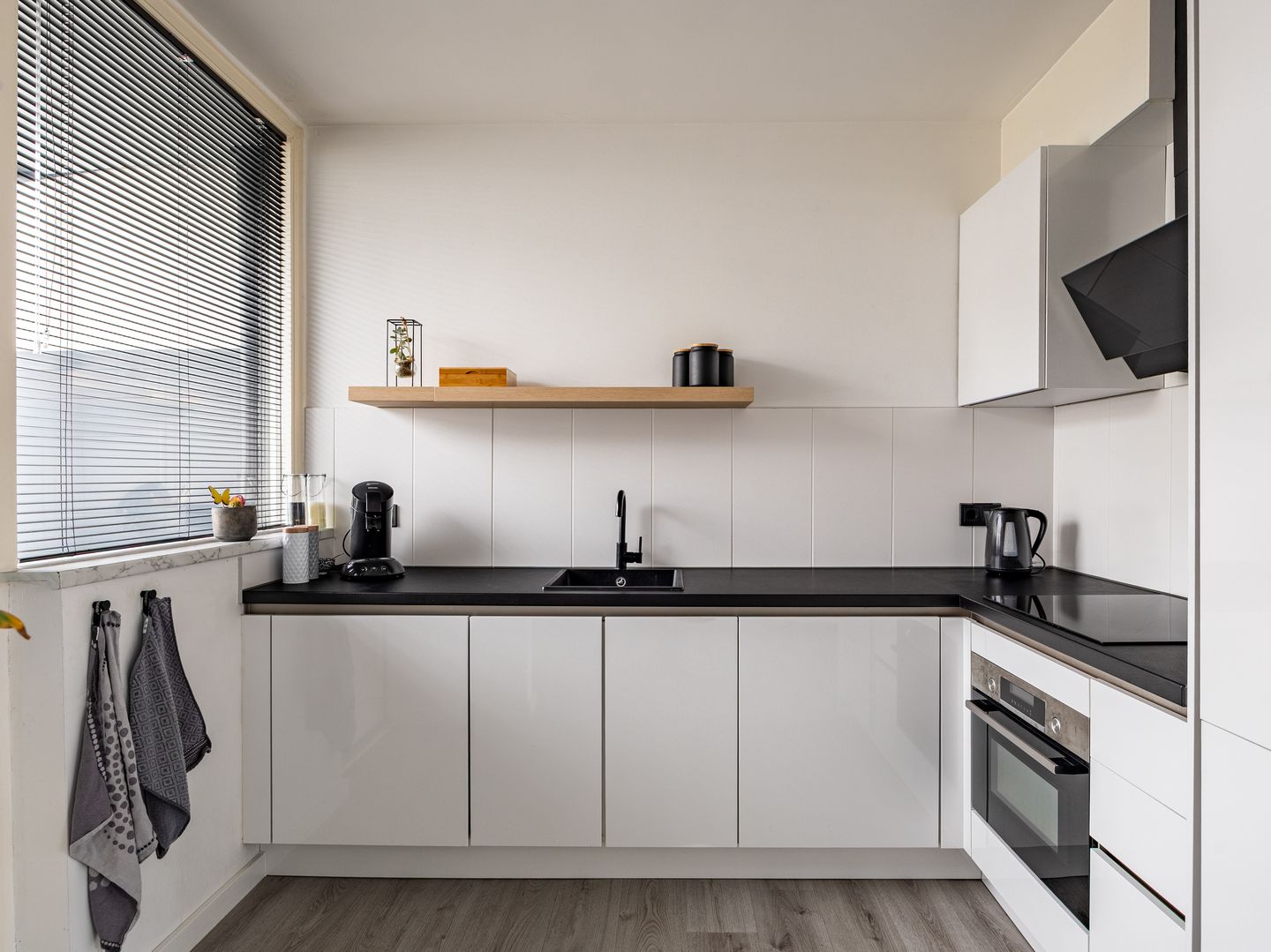 Photo 10 of Tollensstraat 6