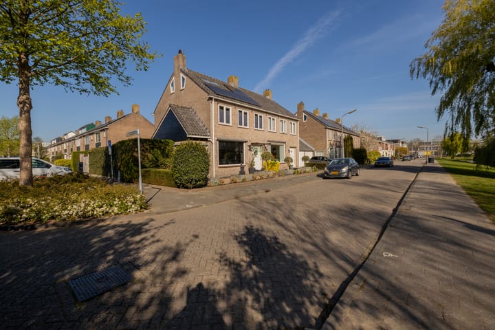 Foto 51 van Carillonstraat 4