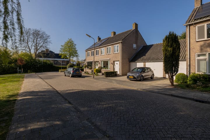 Foto 52 van Carillonstraat 4