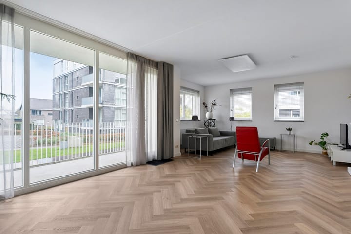 Foto 2 van Weegbree 30