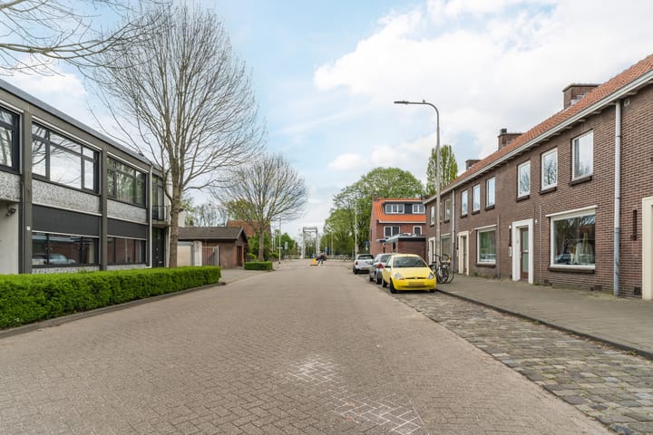 Photo 28 of Petrus Loosjesstraat 6