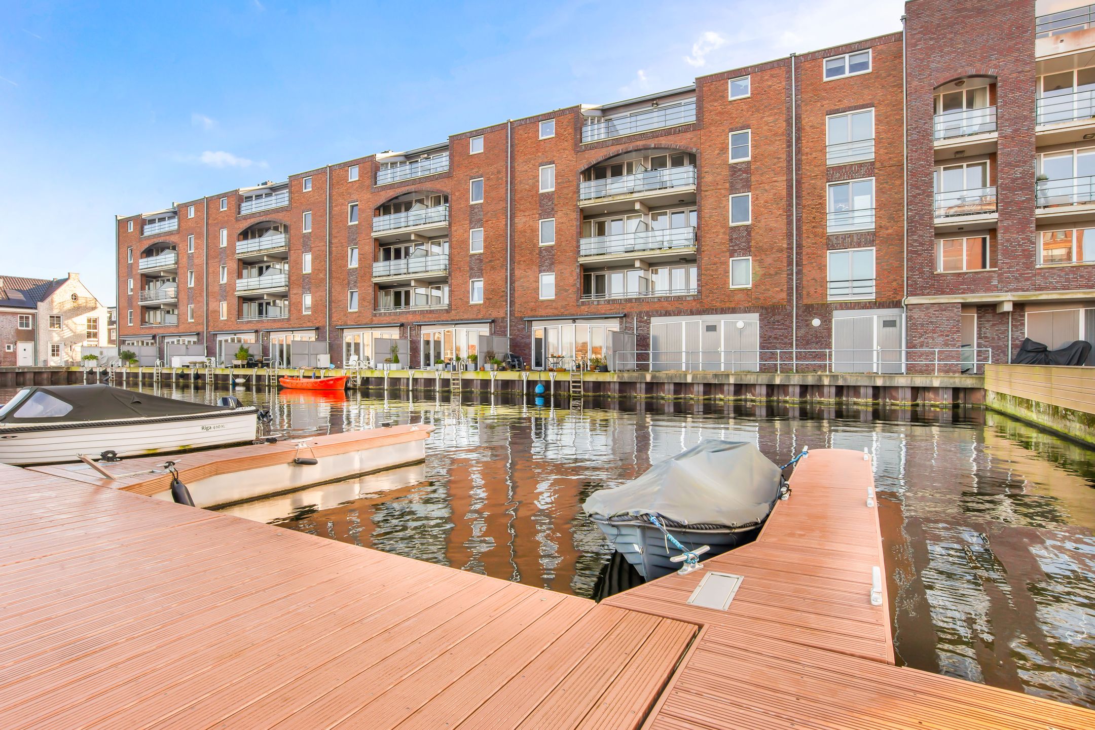 SpaarneBuiten Ligplaats nr.  false