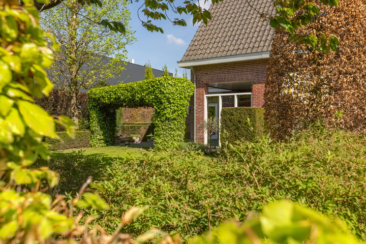 Foto 57 van Bredaseweg 11