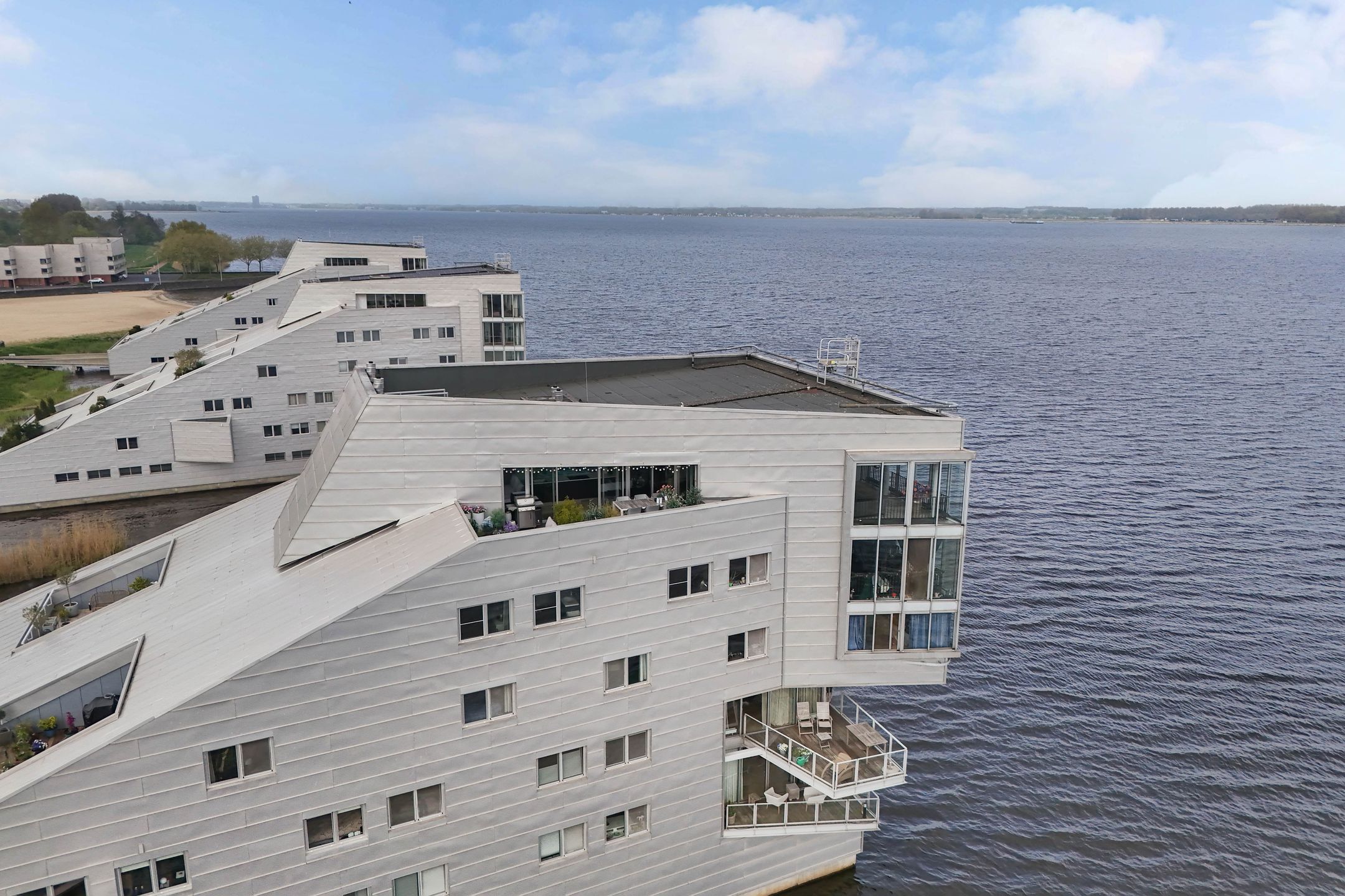 Photo 60 of Gooimeerpromenade 87