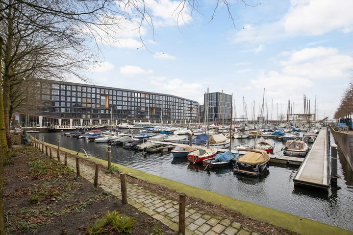 Foto 31 van Eva Besnyöstraat 71