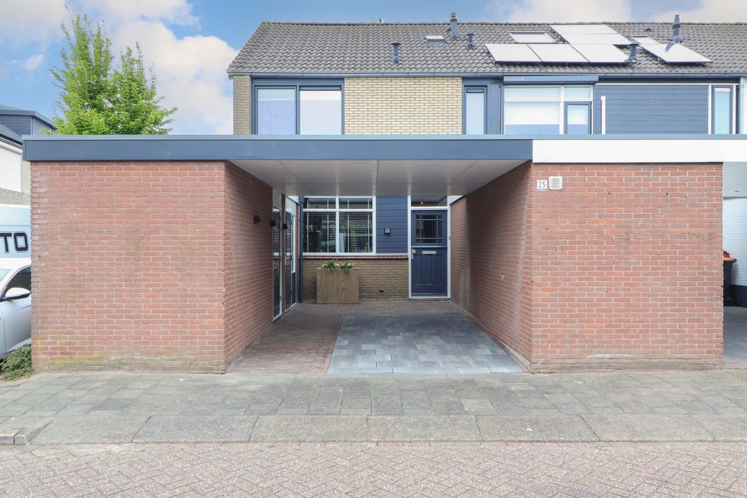 Photo 2 of Meerkoet 25