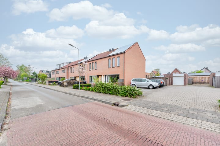 Photo 32 of Hortensiastraat 38