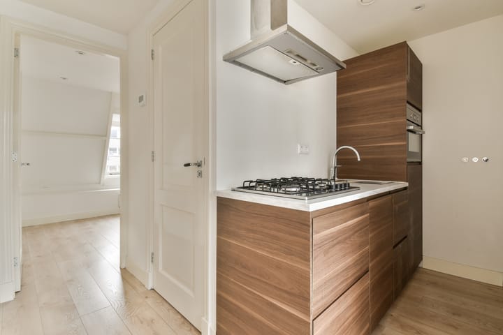 Photo 7 of Valkenburgerstraat 150-4